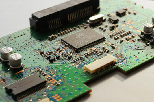 LT1585CM-338